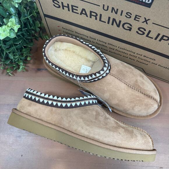 Kirkland Signature Unisex Tan Shearling Slippers Size M8 W9 - Picture 1 of 6